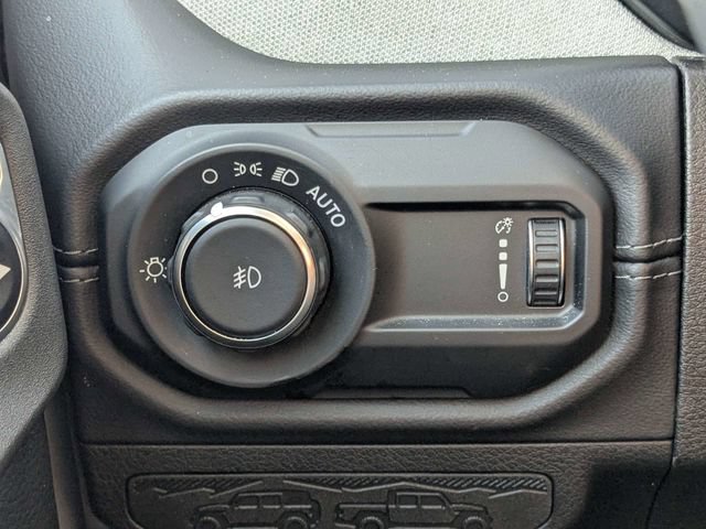 Used 2025 Jeep Wrangler Unlimited Sahara AWD/4WD image 21