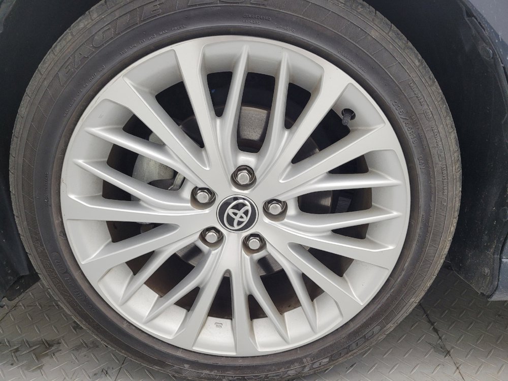 Used 2020 Toyota Camry XLE image 31