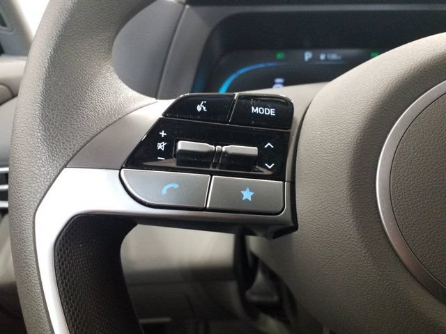 Certified 2025 Hyundai Elantra SE FWD image 4