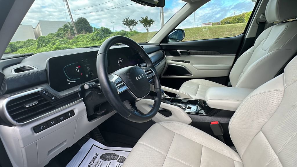 Used 2025 Kia Telluride EX w/ EX Captain's Chair Package image 11