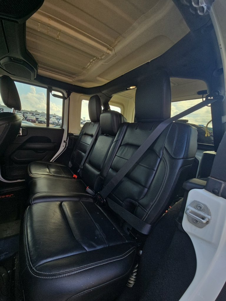 Used 2018 Jeep Wrangler Unlimited Sahara AWD/4WD image 22