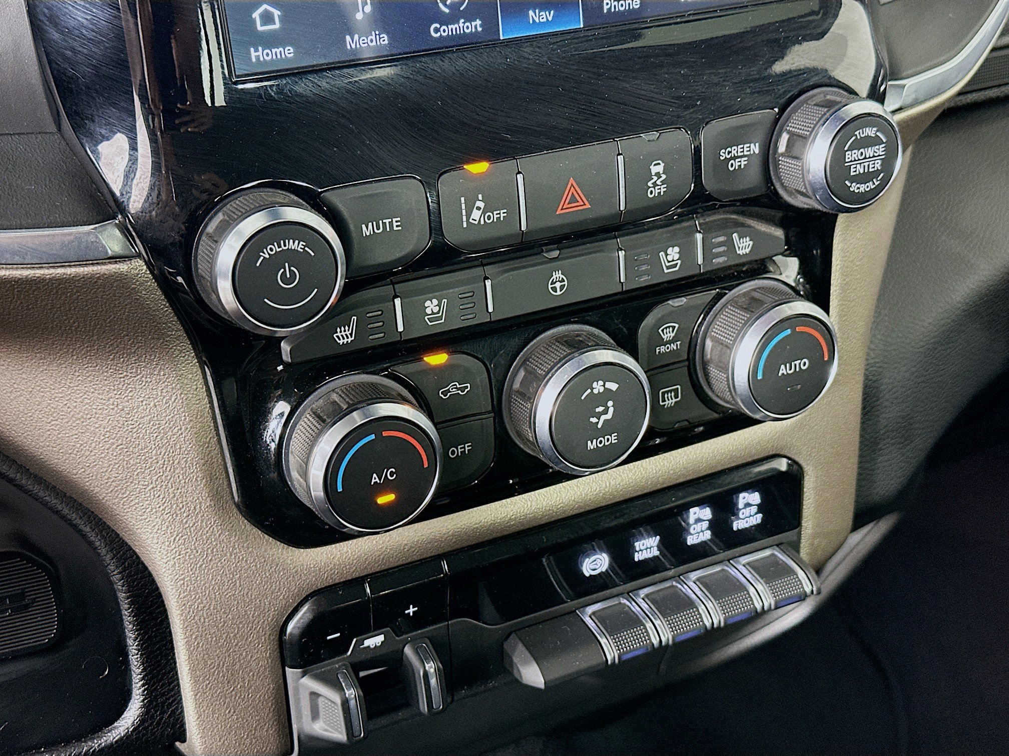 Used 2024 RAM 2500 Laramie w/ Safety Group image 24