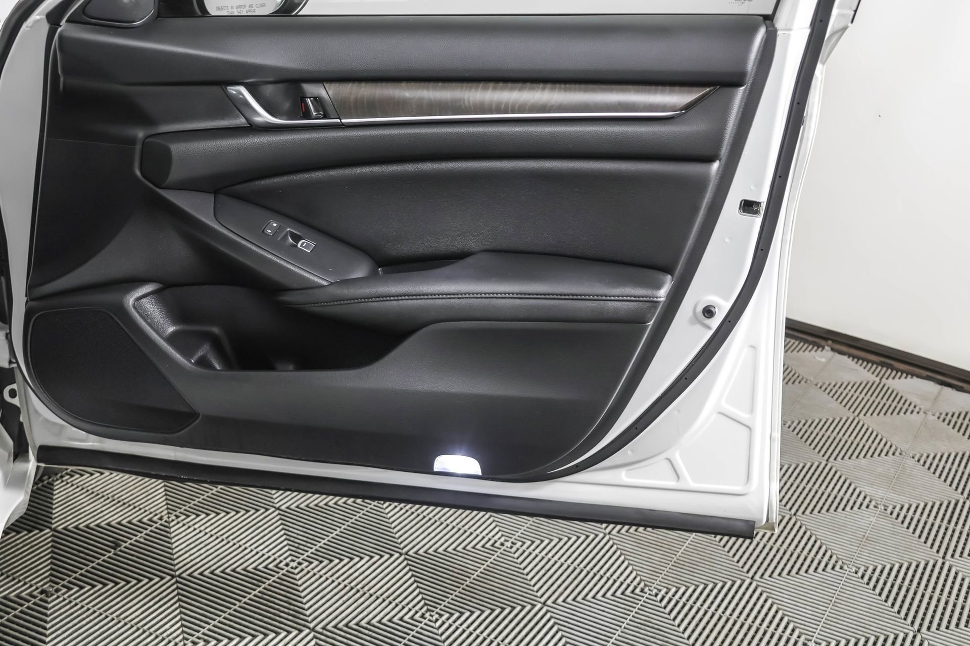 Used 2020 Honda Accord Touring image 49