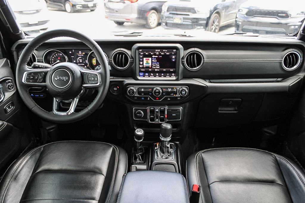 Used 2023 Jeep Wrangler Unlimited Sahara image 13