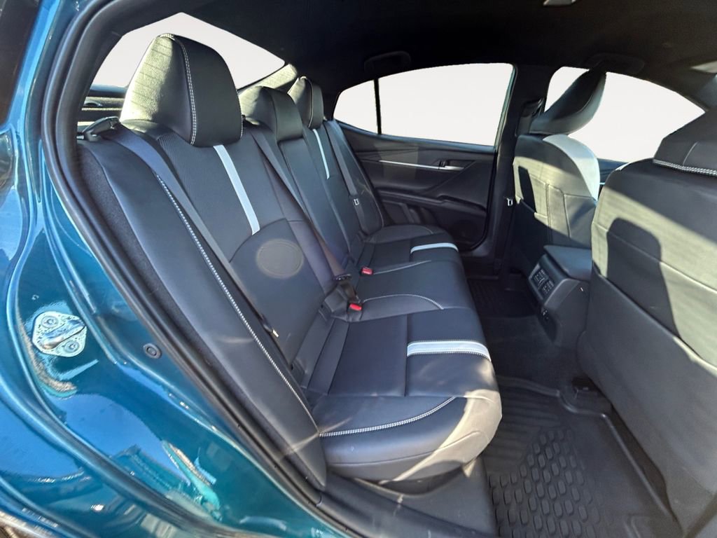 Used 2025 Toyota Camry SE w/ Convenience Package image 11