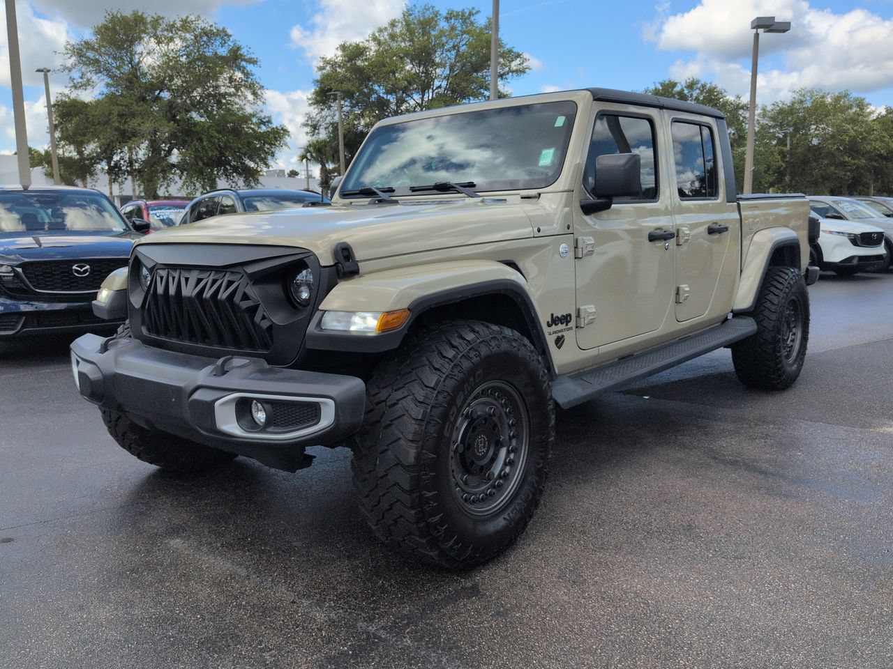 Used 2022 Jeep Gladiator Overland w/ Trailer Tow Package AWD/4WD image 8