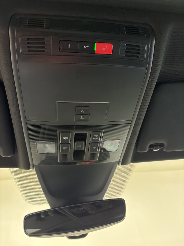 Used 2024 Volkswagen Tiguan SE R-Line AWD/4WD image 14