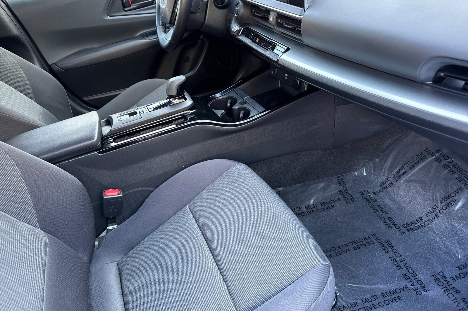 Used 2024 Toyota Prius LE image 18