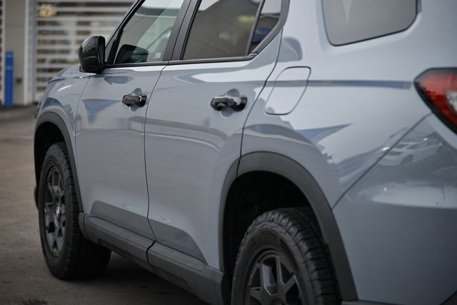 Certified 2025 Honda Pilot TrailSport image 9
