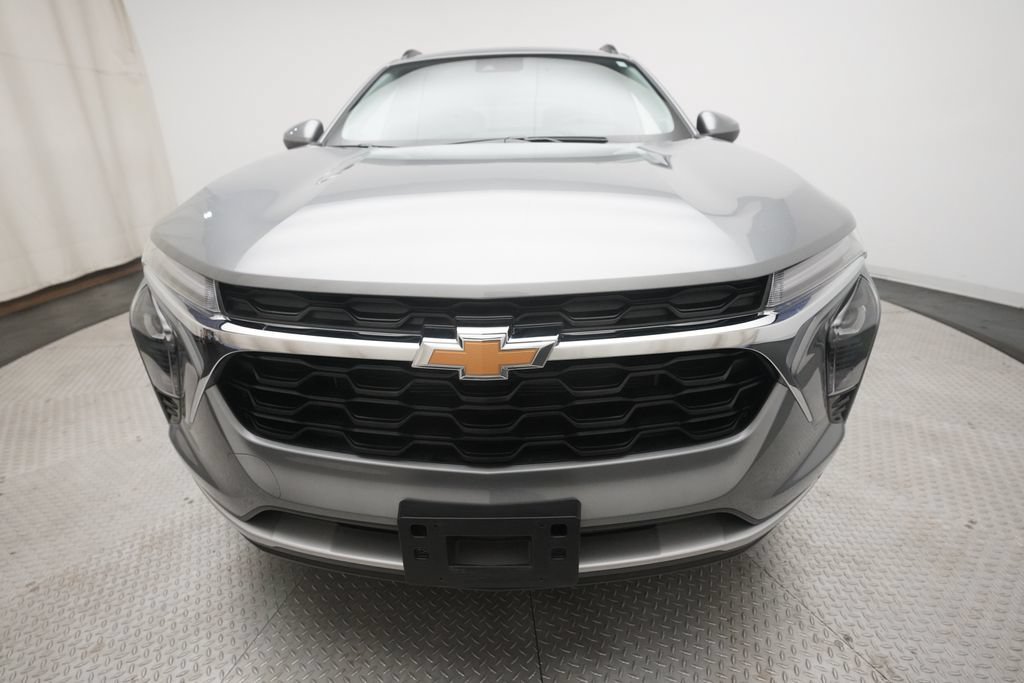 Used 2024 Chevrolet Trax LT w/ Driver Confidence Package FWD image 11