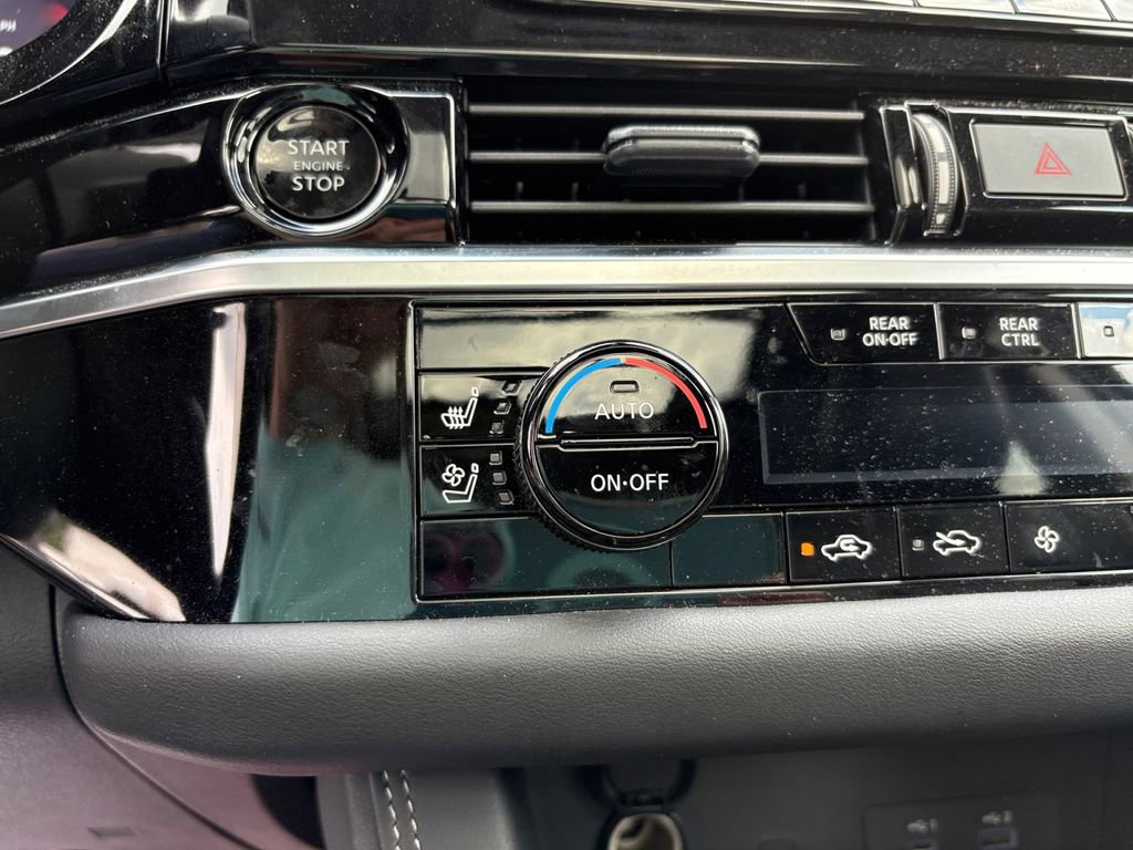 Used 2025 Nissan Pathfinder Platinum FWD image 30