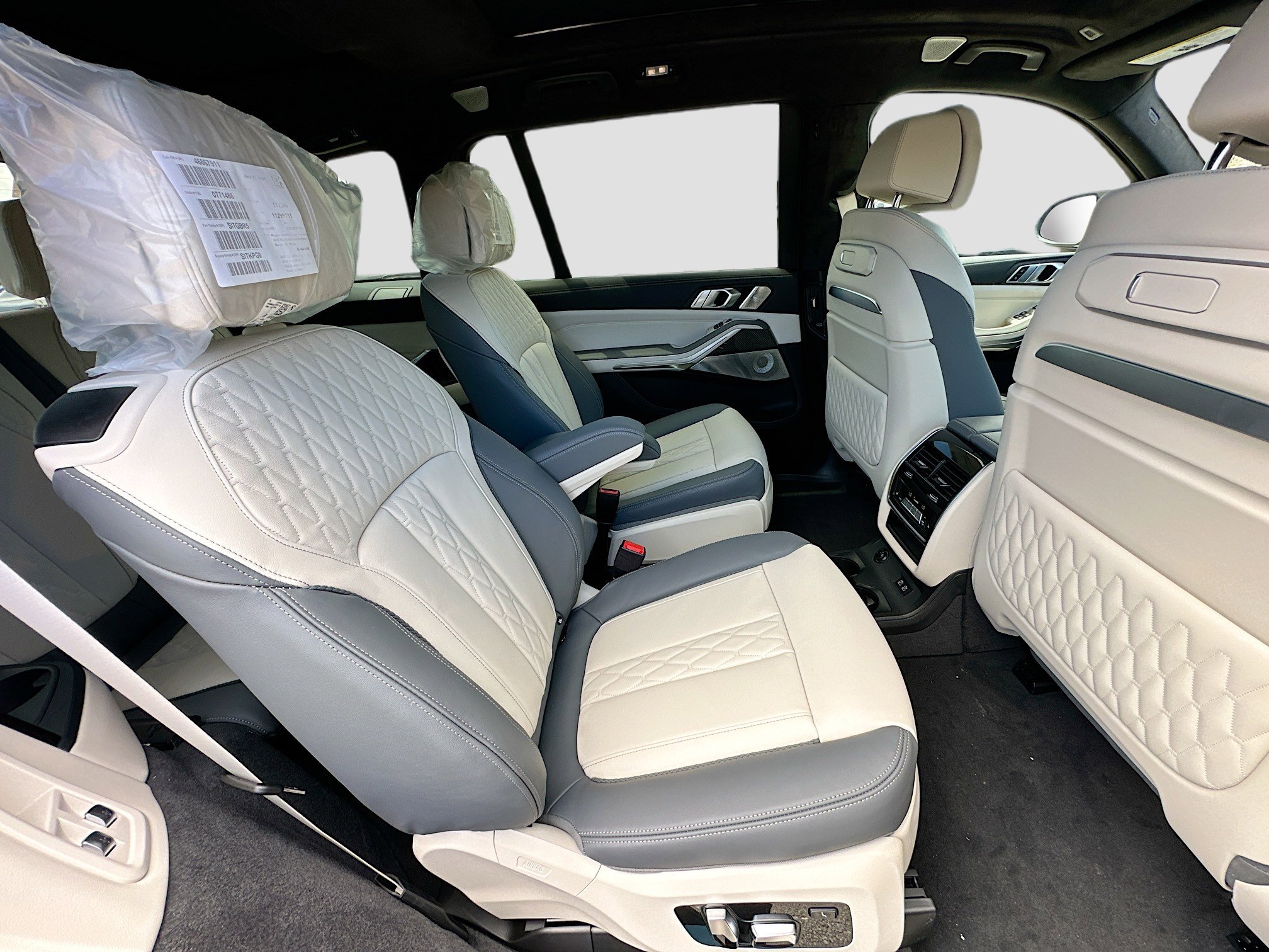 New 2026 BMW X7 M60i image 24