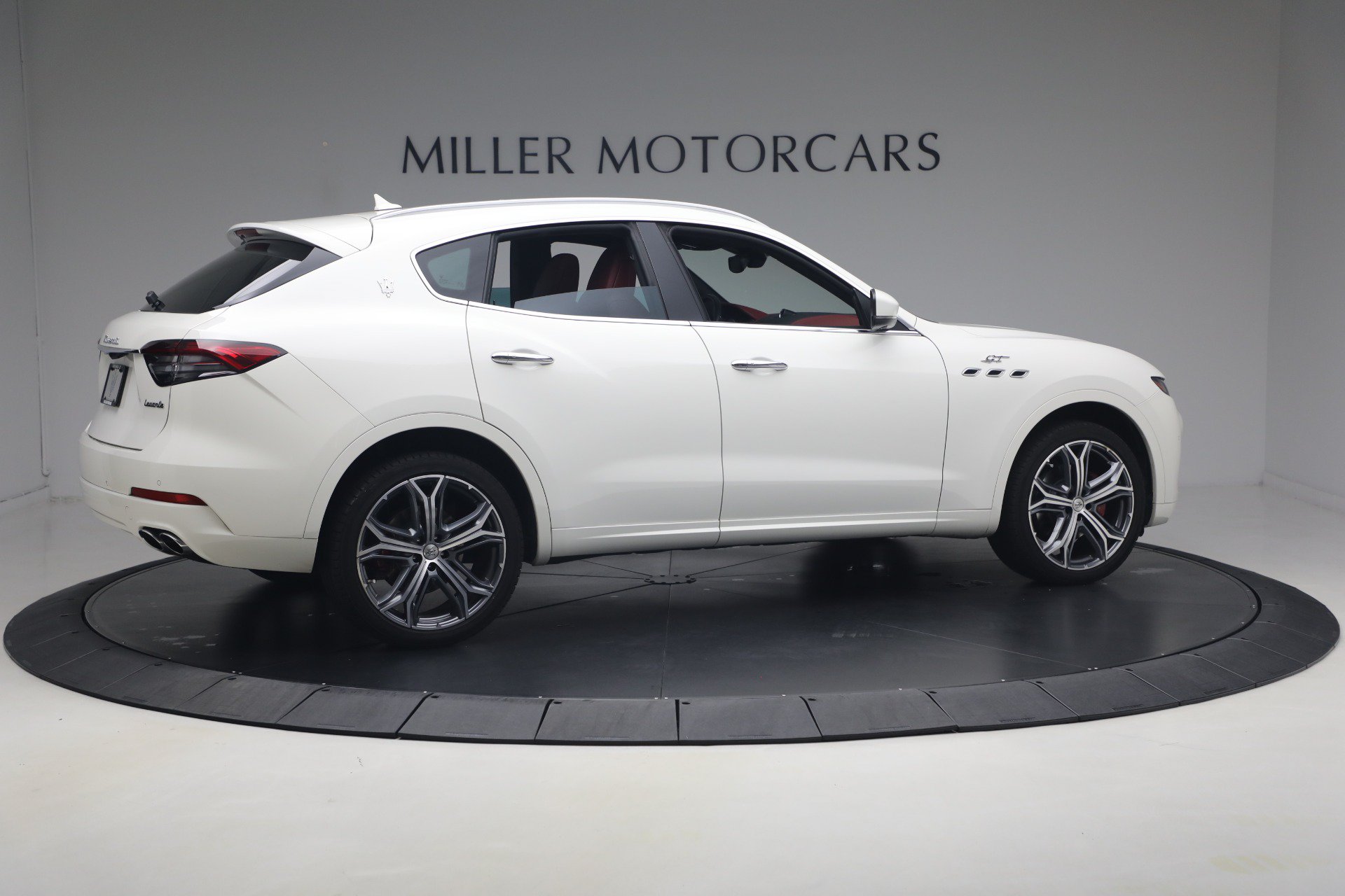 Certified 2023 Maserati Levante GT AWD/4WD image 8