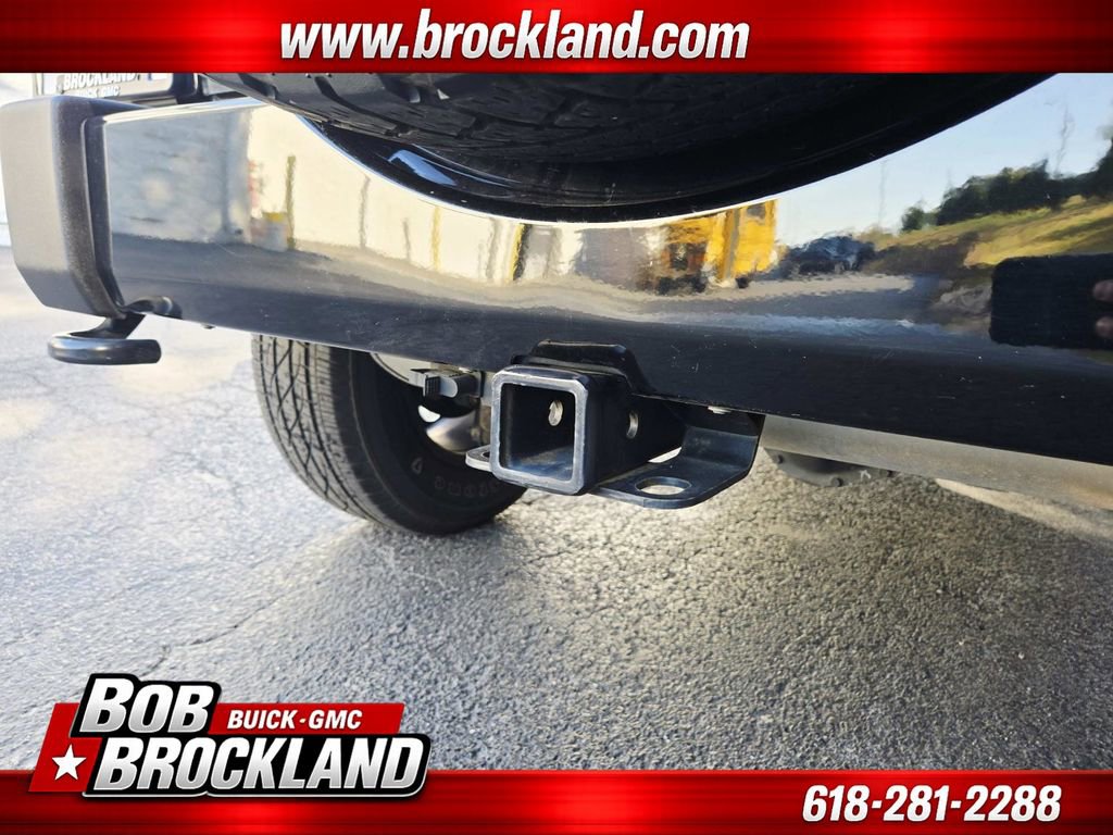 Used 2017 Jeep Wrangler Sahara w/ Connectivity Group image 16