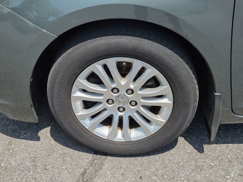 Used 2014 Toyota Sienna XLE FWD image 11