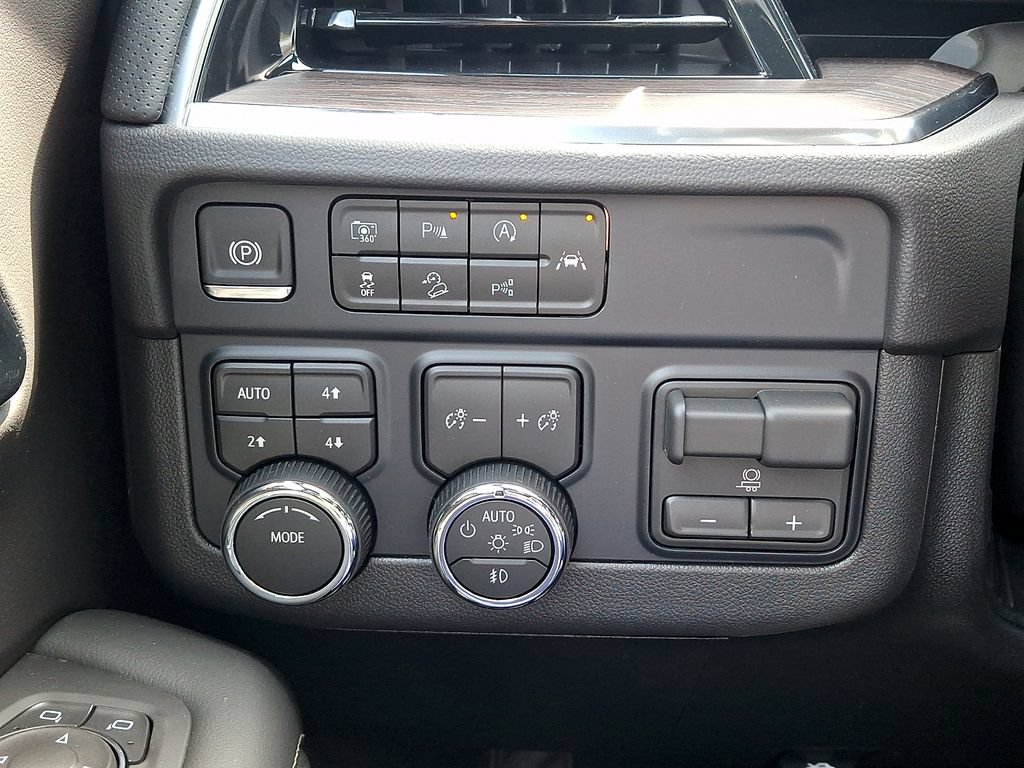 New 2026 Chevrolet Tahoe Premier w/ Sun And Tow Package AWD/4WD image 17