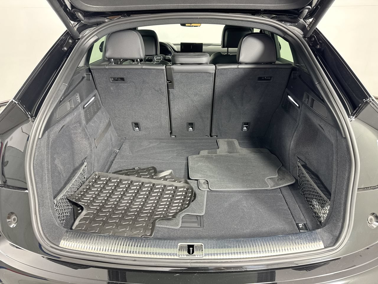 Used 2023 Audi SQ5 Prestige AWD/4WD image 35