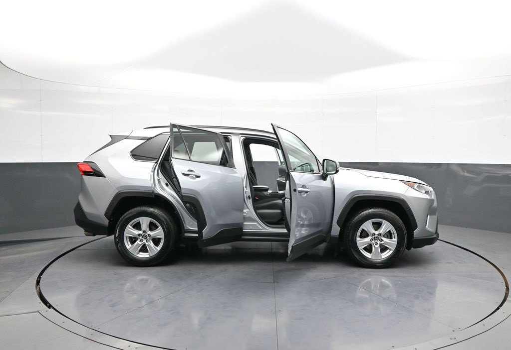 Used 2021 Toyota RAV4 XLE image 40