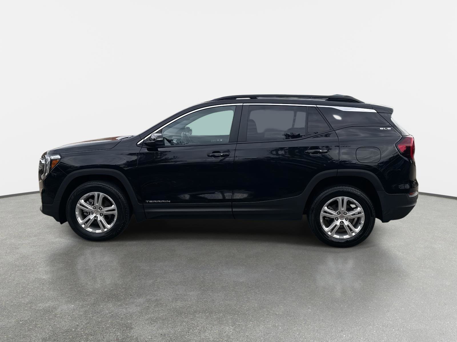 Used 2022 GMC Terrain SLE w/ Driver Convenience Package image 8
