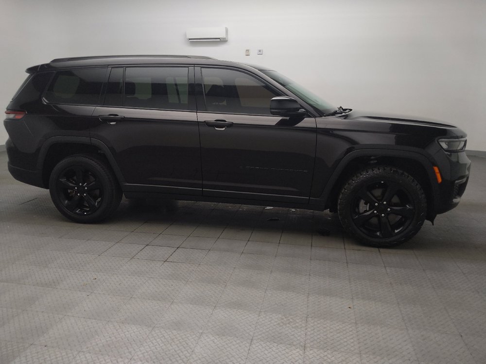 Used 2023 Jeep Grand Cherokee L Limited w/ Black Appearance Package AWD/4WD image 11