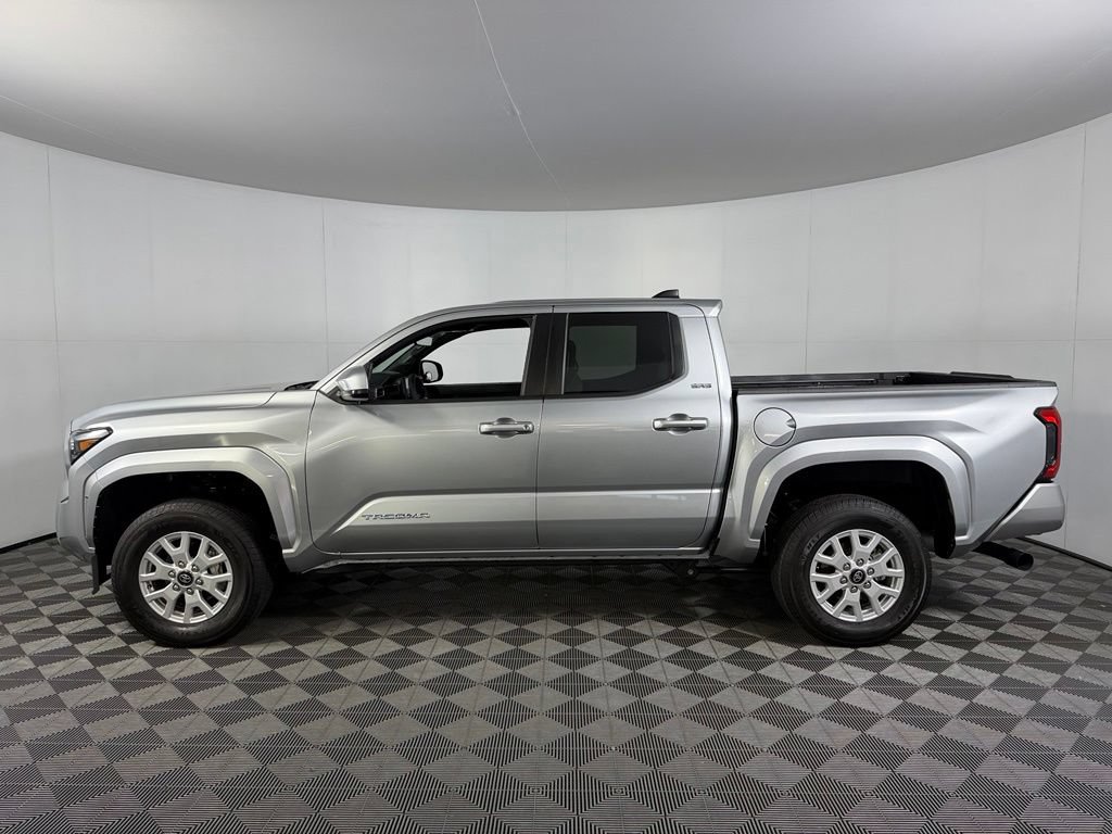 Used 2025 Toyota Tacoma SR5 AWD/4WD image 10