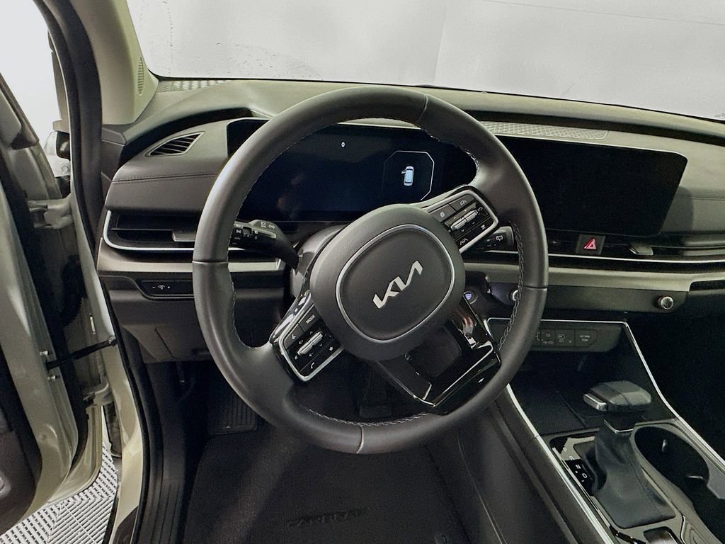 Used 2026 Kia Carnival SX w/ SX Dark Edition Package image 15