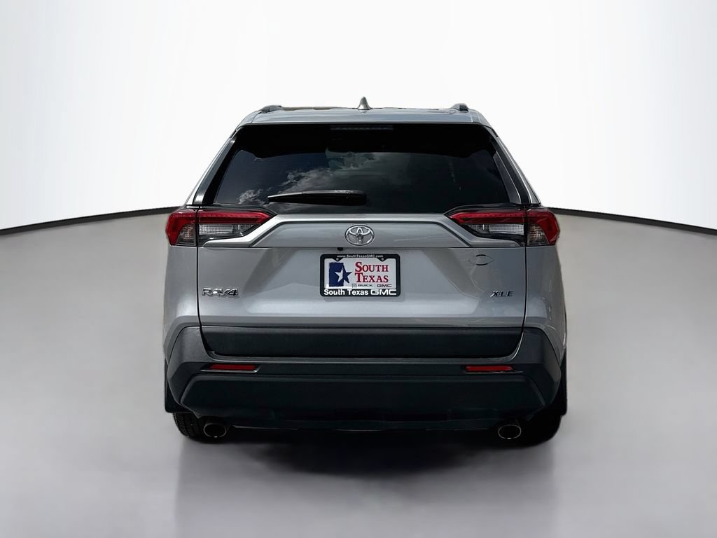 Used 2022 Toyota RAV4 XLE w/ Convenience Package FWD image 6
