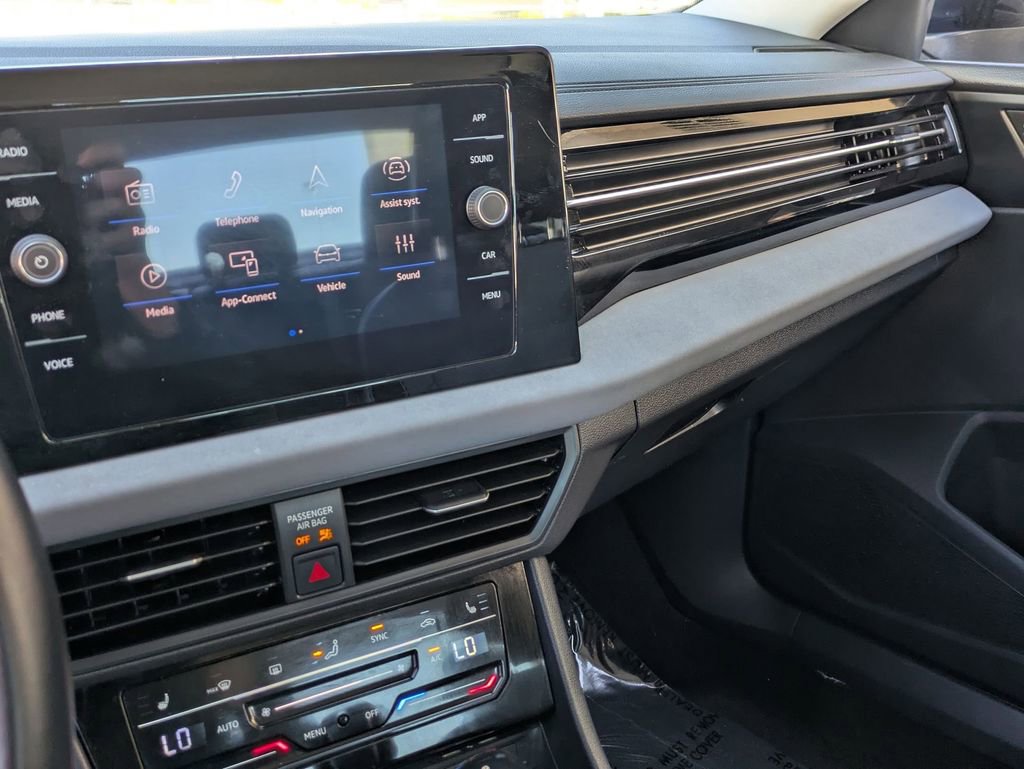 Used 2025 Volkswagen Jetta SE image 15