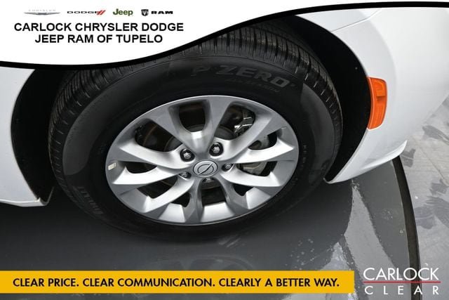 Used 2026 Chrysler Pacifica Limited FWD image 46