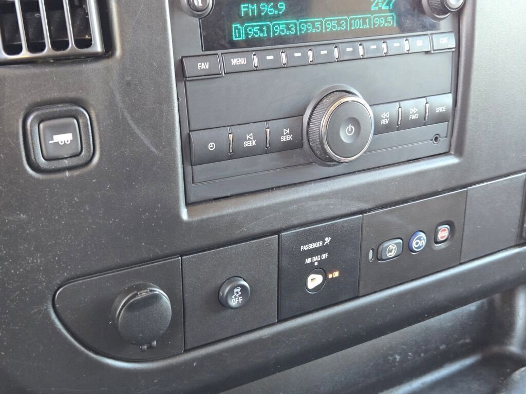 Used 2019 Chevrolet Express 3500 w/ Driver Convenience Package image 26