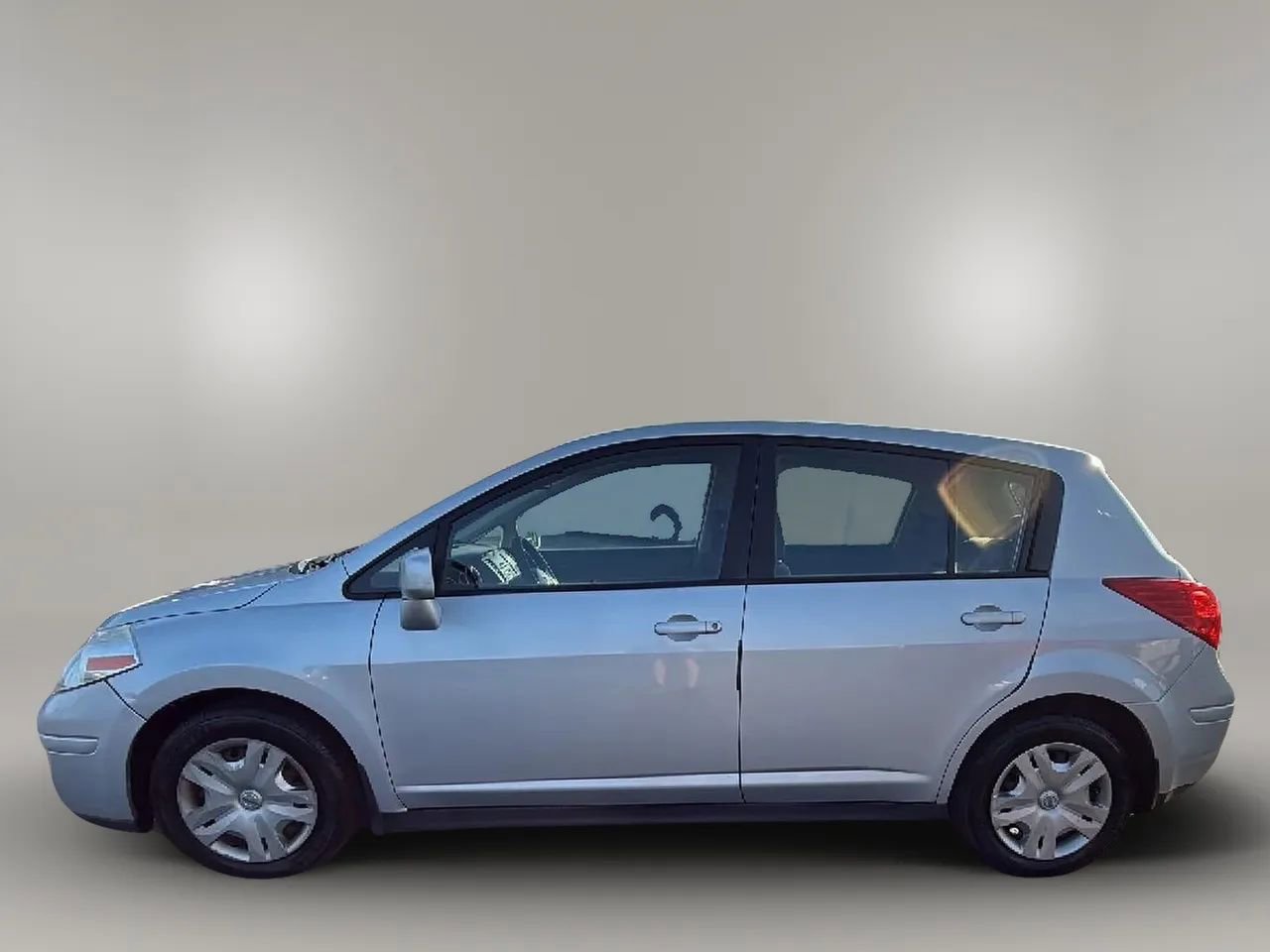 Used 2010 Nissan Versa 1.8 S w/ PWR Plus Pkg image 2