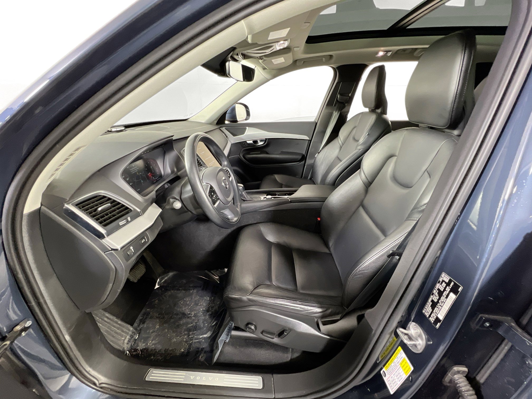 Used 2022 Volvo XC90 T5 Momentum w/ Climate Package image 19