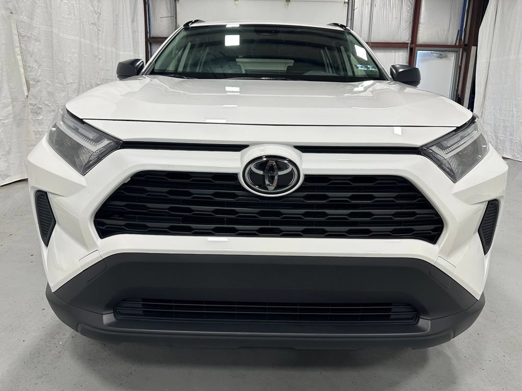 Used 2025 Toyota RAV4 LE AWD/4WD image 2