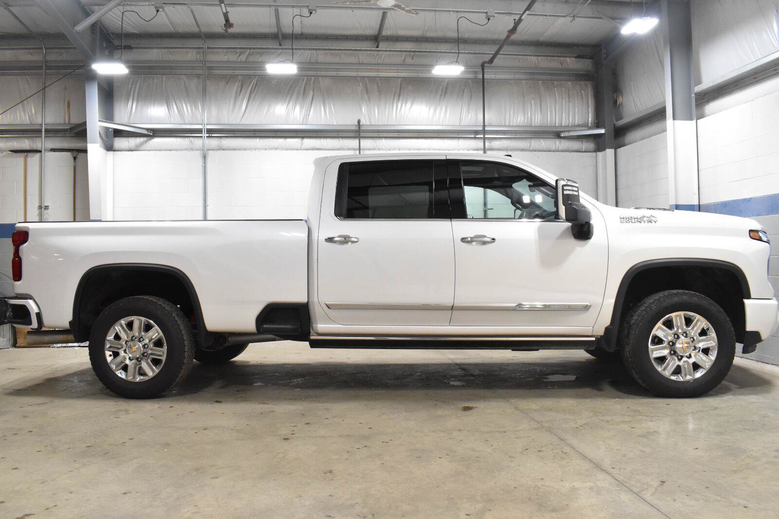 Used 2024 Chevrolet Silverado 3500 High Country w/ High Country Premium Package AWD/4WD image 25