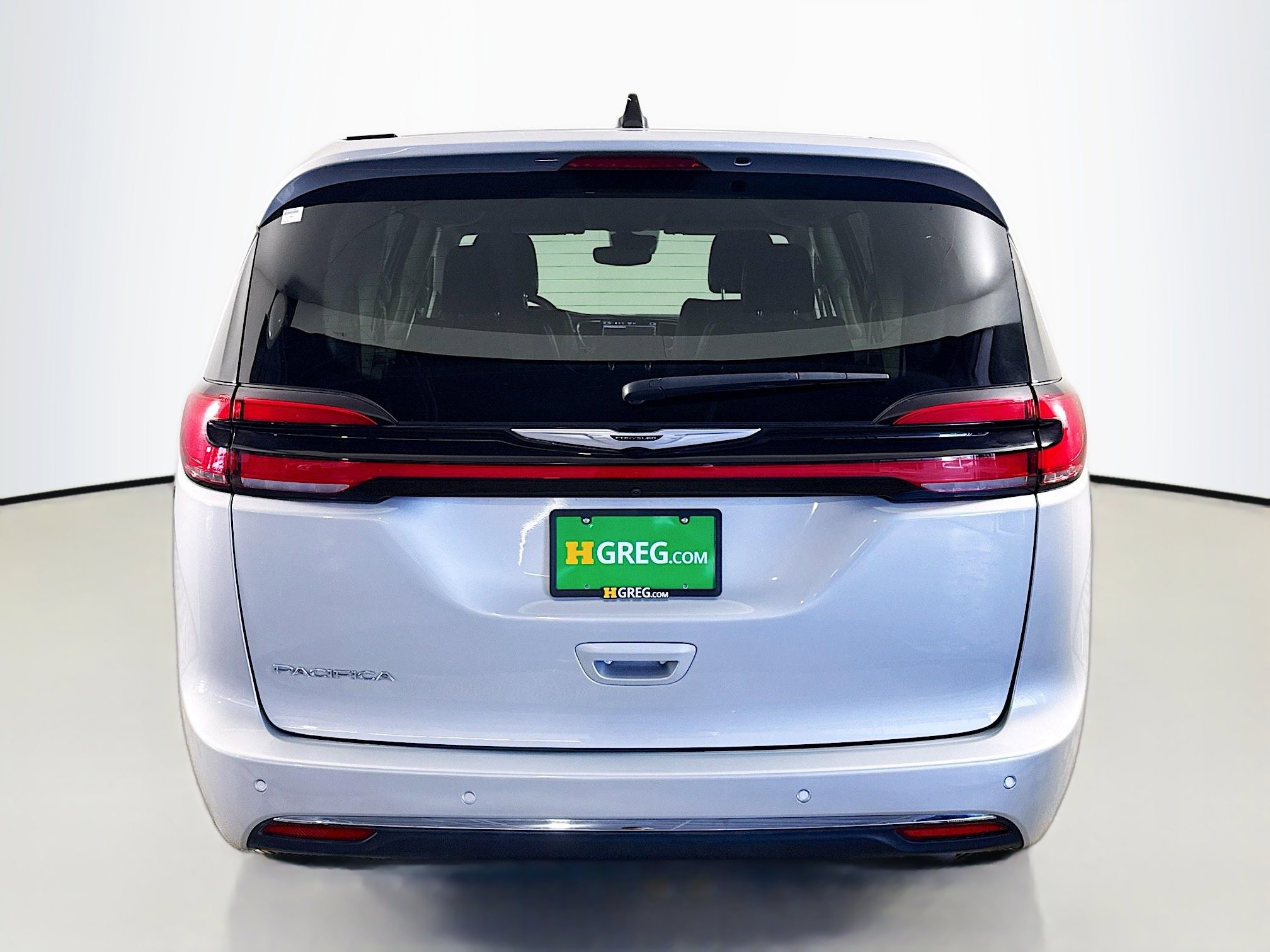 Used 2024 Chrysler Pacifica Touring-L image 8