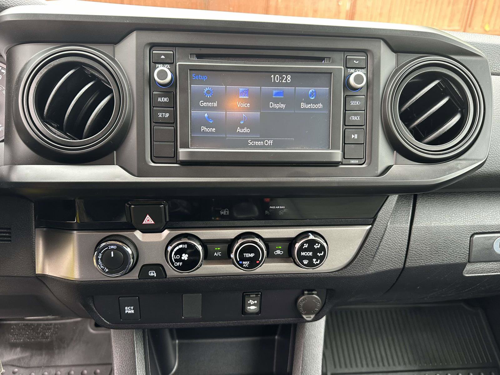Used 2018 Toyota Tacoma SR image 3