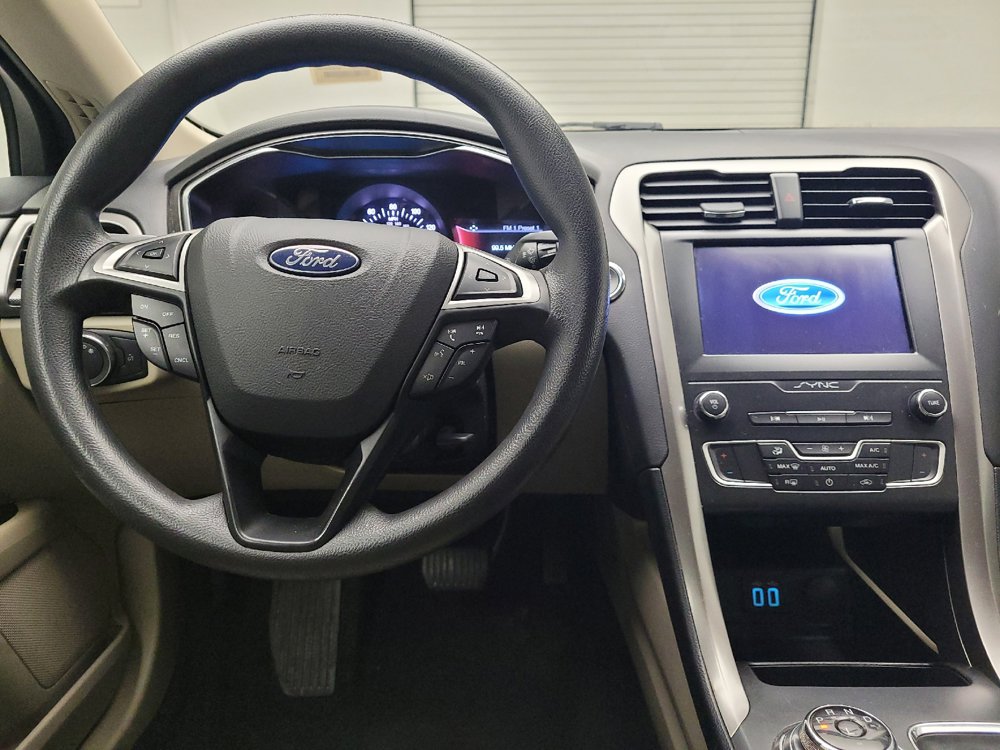 Used 2020 Ford Fusion SE FWD image 22