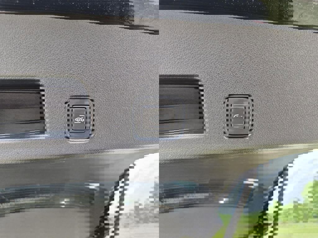 Used 2025 GMC Acadia AT4 AWD/4WD image 12