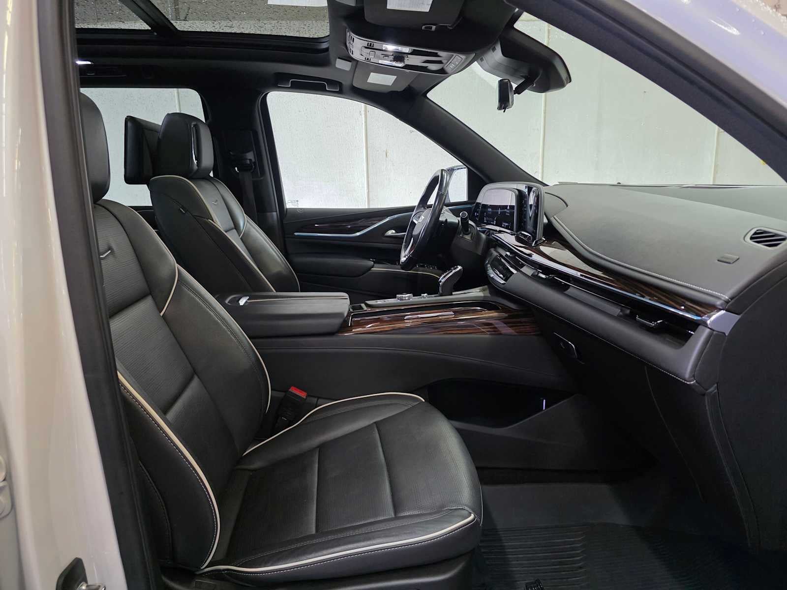 Certified 2021 Cadillac Escalade Premium Luxury w/ LPO, Illumination Package AWD/4WD image 11