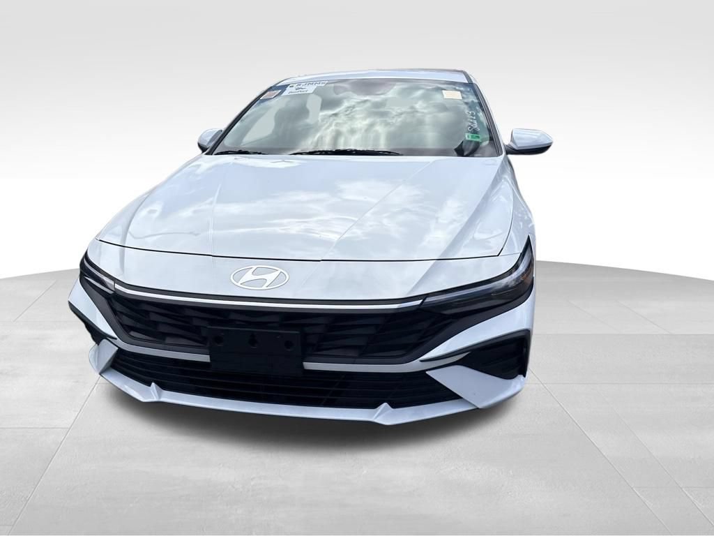 Used 2024 Hyundai Elantra SEL FWD image 4