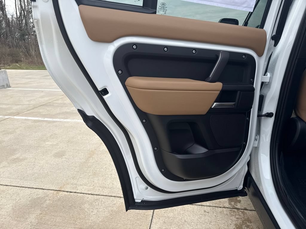 New 2026 Land Rover Defender 130 X-Dynamic SE AWD/4WD image 12