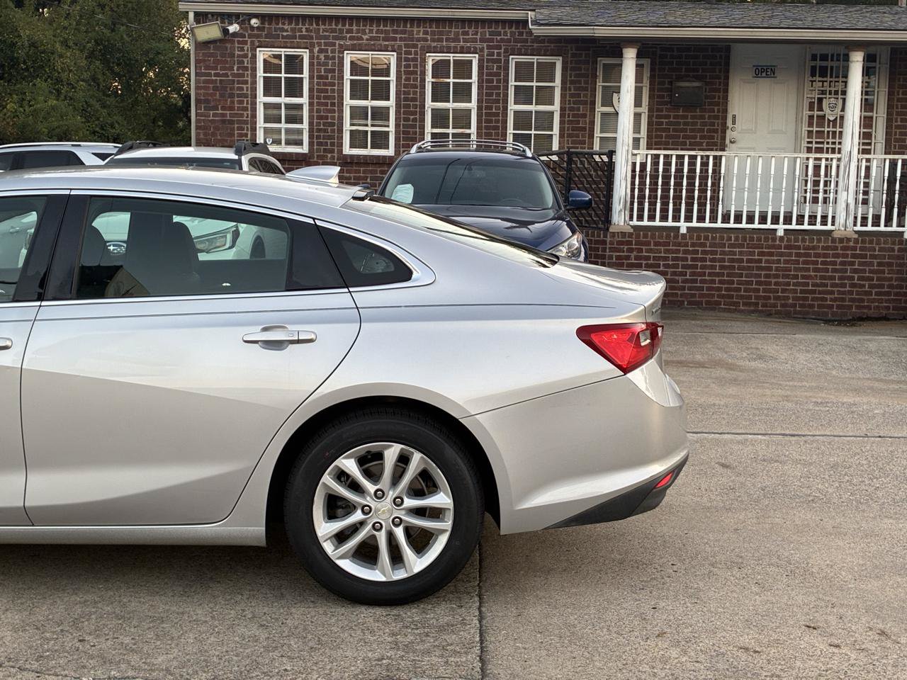Used 2016 Chevrolet Malibu LT FWD image 11