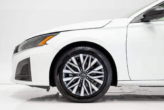 Used 2024 Nissan Altima 2.5 SV FWD image 27