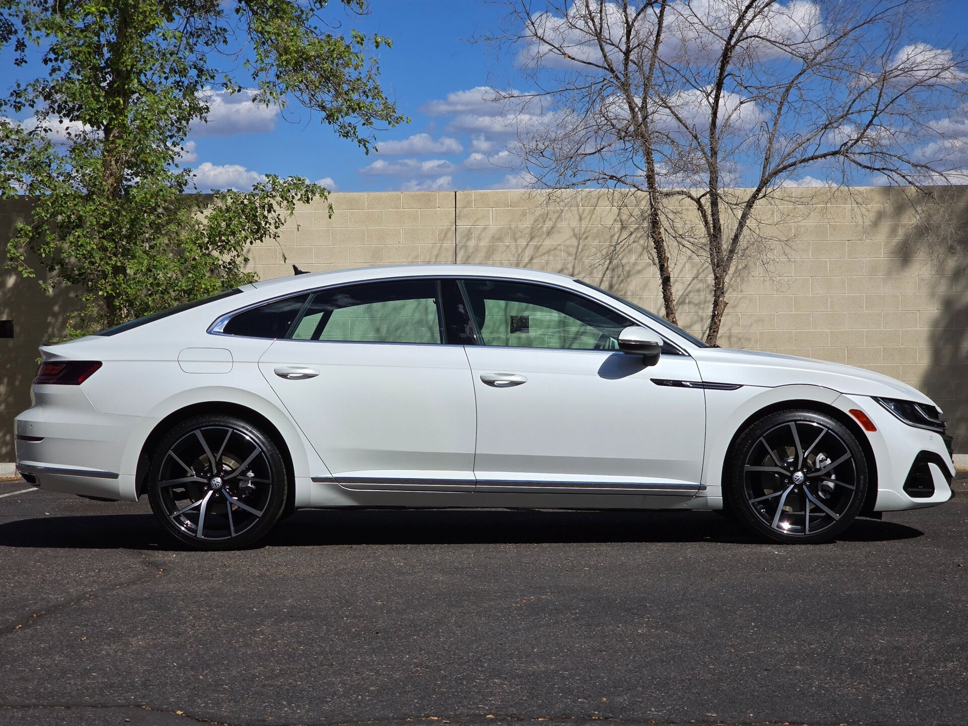 Used 2022 Volkswagen Arteon SE image 11