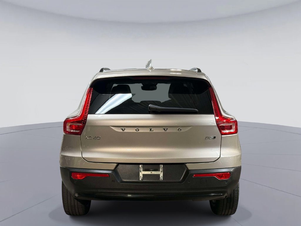 Used 2024 Volvo XC40 B5 Plus AWD/4WD image 11
