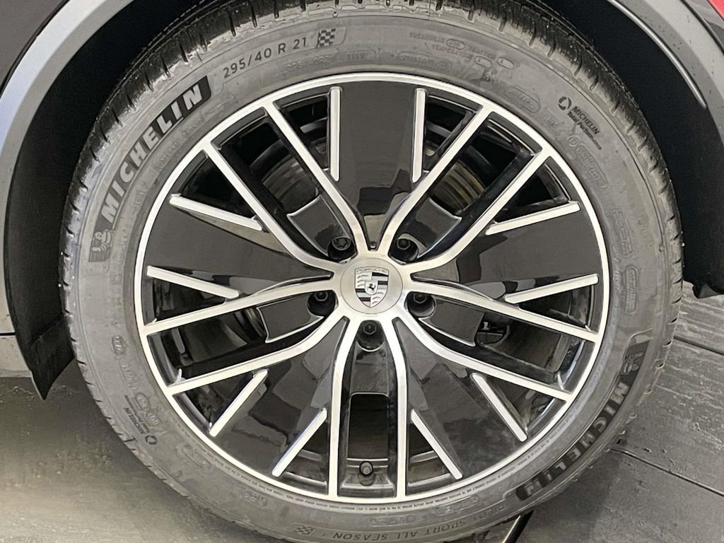 New 2026 Porsche Macan 4 Electric image 12