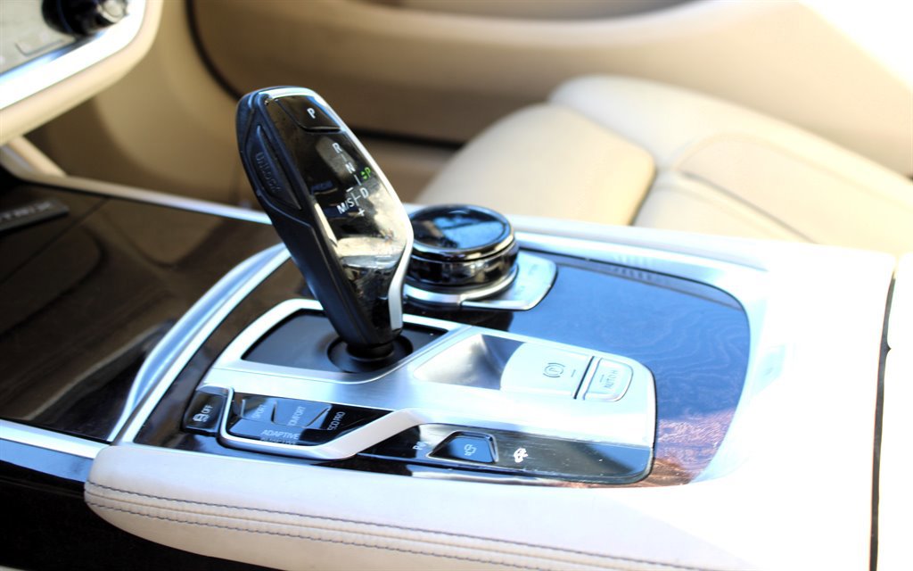 Used 2017 BMW 750i RWD image 39