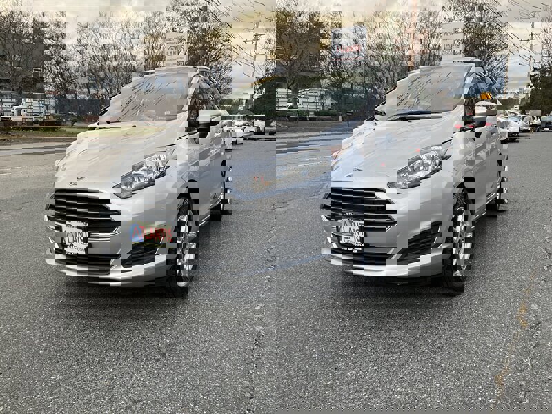 Used 2019 Ford Fiesta SE image 1