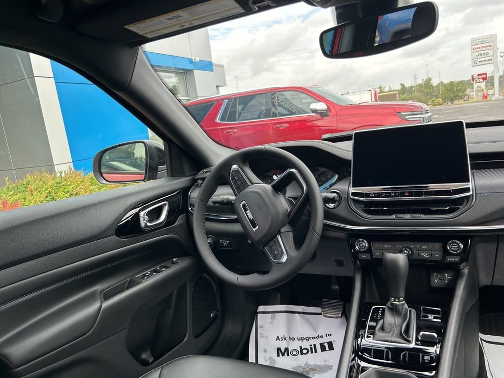 Used 2025 Jeep Compass Latitude w/ Sun & Sound Group image 16