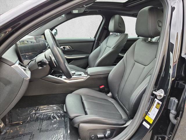 Used 2023 BMW 330i Sedan w/ M Sport Package RWD image 17